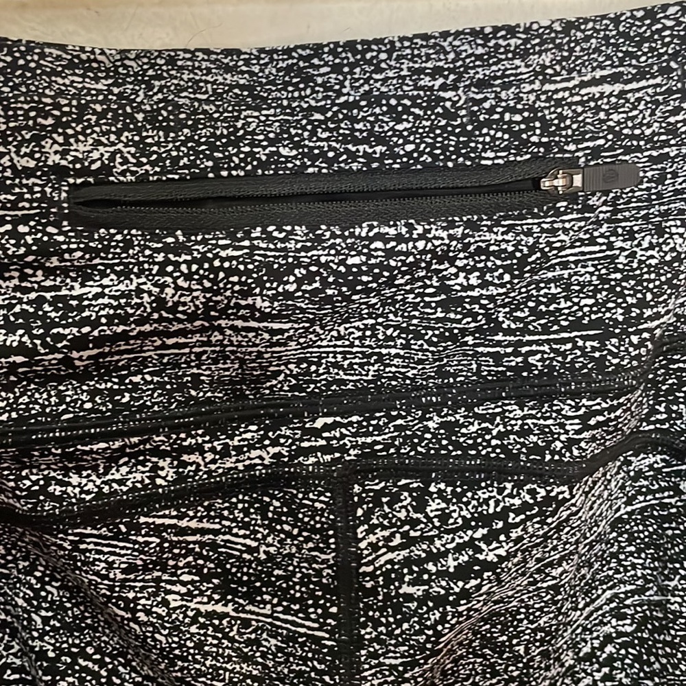 Lululemon Pace Perfect Crop (17") Air Time White Black/Black Size 4 - Picture 5 of 8